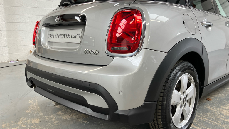 MINI Hatchback 1.5 Cooper Classic 5dr Auto Petrol Hatchback